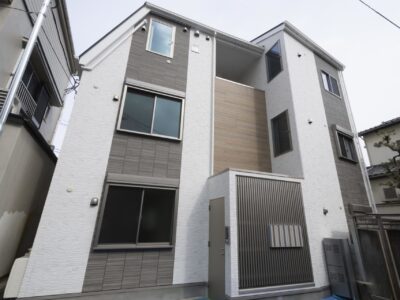 三軒茶屋の緑道沿いの新築アパートメントハウス